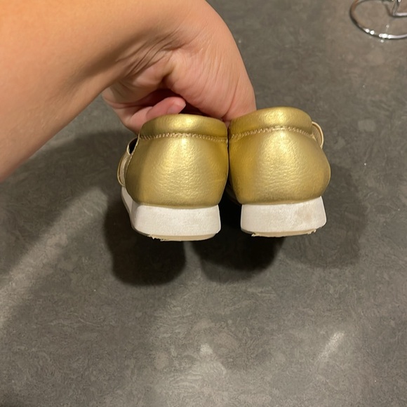 Michael Kors Toddler shoes size 9 gold - Picture 5 of 5